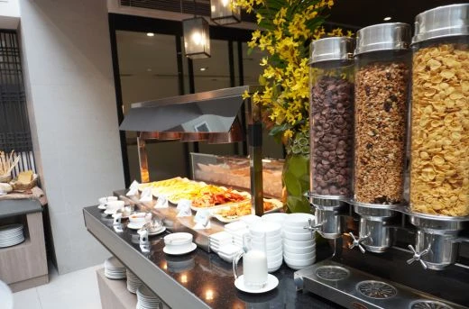 40%Off Food & Drinks at Patio Restaurant featuring Filipino & Spanish Cuisine or 30%Off: Breakfast Buffet at Arden Hills Suites starting at P299