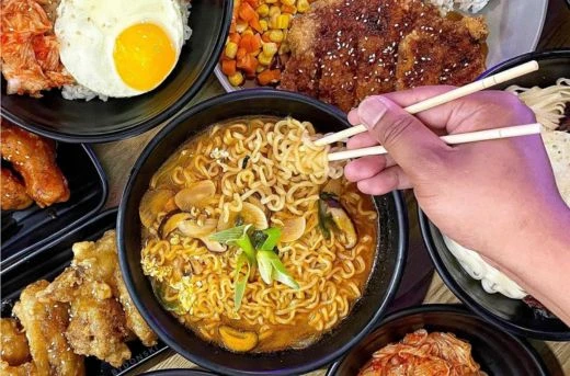 30%Off P500 Consumable on Food & Drinks for Only P349 at Eataewon: Korean Cuisine at Robinsons Place Manila, Glorietta 3