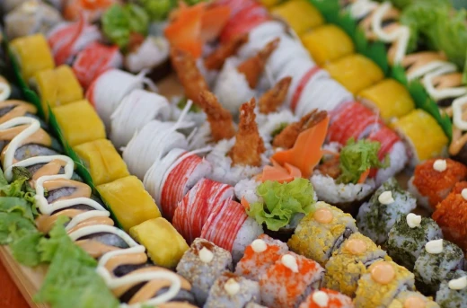 40%Off P500 Consumable for P299 of All Maki Rolls, Don Buri, Sushi Burrito and Iced Tea Drinks at Makisushi Japanese Restaurant in Quezon City