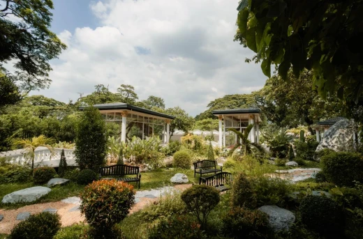 28%Off: P899 instead of P1250 for Entrance to Clarkland Dinosaur Island, Insectlandia, Wonders of the World, Jurassic Jungle Safari, 7D Superscreen, Picnic Grounds