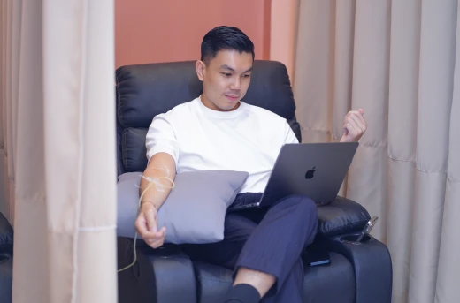 Enjoy 54%Off Experience Quality Manicure and Pedicure Cleaning, Eyelash Extensions or Rejuvenating Collagen Drip at Tippy Lounge in Avida Turf BGC starting  P299 instead of P650