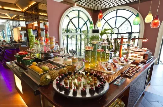 Cebu: 40%Off UNO: Five Star Luxury Dinner Buffet at Waterfront Airport Hotel & Casino Mactan for P833 instead...