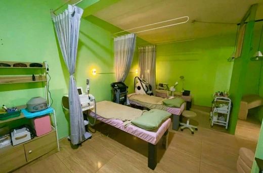 56% Off Unlimited Warts, Whole Body Massage, Unli Food Mini Buffet & Drinks, Mani & Pedi, Or Cocoon POD in Rizal Starting at P399 instead of P899