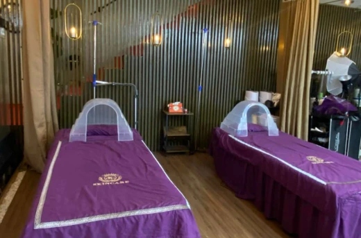 50%Off One-Hour Body Massage, Rebond and Hair Color, Warts Removal, Slimming or Deep Facial Treatment at Le Fortunelle Aesthetic Lounge Wellness & Spa Manila Starting at P299 instead of P600