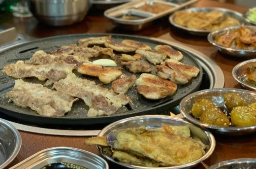 29%Off Delightful Unlimited Samgyupsal BBQ Grill and Side Dishes at 1970 Grill & Shabu-Shabu in Tomas Morato, QC for P499 instead of P699