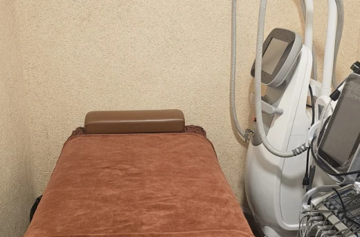 62%Off Unlimited Wart Removal, IPL Underarm Hair Removal, or Whitening Treatment at NaturEssence Salon Aesthetic Boutique in Mandaluyong, starting at P299 instead of P780