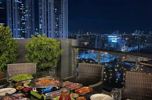 30%Off Sumptuous Combo: Unlimited Seafood Platter (1.5Kg/Platter with Crabs, Shrimp, Squid and more) and Unlimited Samgyupsal at Skydeck Garden Ramada Encore Makati P1399 instead of P1999