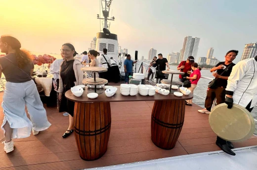 52%Off Romantic Date Experience: Enjoy a One-Hour Manila Bay Luxury Cruise and a Two-Hour Dockside Dinner Experience Aboard At Manila Bay Yacht Cruises for P2899 instead of P6000