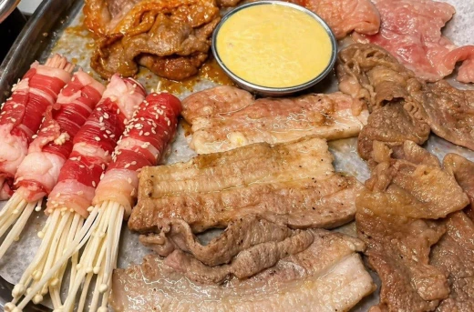 30%Off Most Sulit and Ultimate Dining Experience: Unlimited Samgyupsal, Hotpot, Beef & Steak, Scallops & Tempura, Drinks Plus Buffet Style Side Dishes and More at Cuts & Grill Pasay City for P699 instead of P999