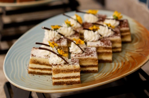 44%Off Experience an Epic Culinary Journey at Flavors Restaurant: European, International & Filipino Buffet at Holiday Inn & Suites Makati starting at P1300 instead of P2,300