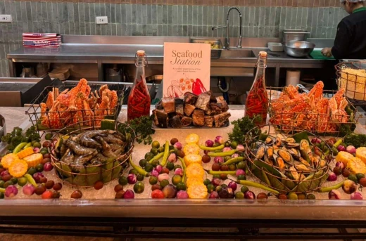 44%Off Experience an Epic Culinary Journey at Flavors Restaurant: European, International & Filipino Buffet at Holiday Inn & Suites Makati starting at P1300 instead of P2,300