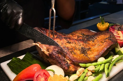 44%Off Experience an Epic Culinary Journey at Flavors Restaurant: European, International & Filipino Buffet at Holiday Inn & Suites Makati starting at P1300 instead of P2,300