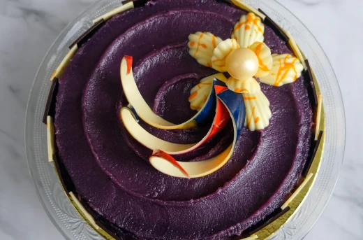 26%Off Satisfy Your Sweet Cravings with Flavors Signature Cakes at Holiday Inn P1600 instead of P2150