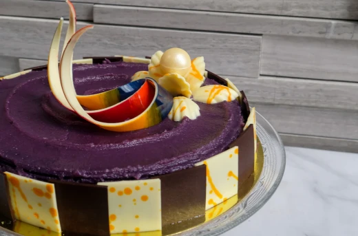 26%Off Satisfy Your Sweet Cravings with Flavors Signature Cakes at Holiday Inn P1600 instead of P2150
