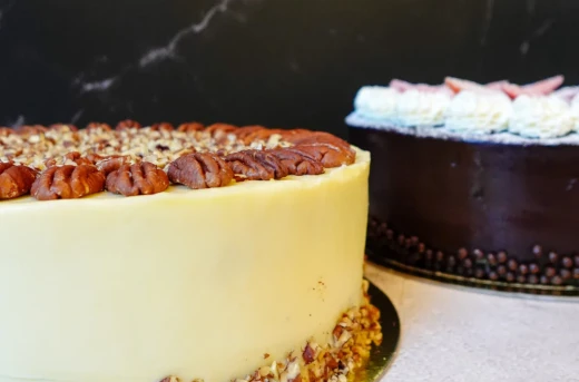 26%Off Satisfy Your Sweet Cravings with Flavors Signature Cakes at Holiday Inn P1600 instead of P2150