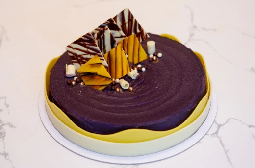 26%Off Satisfy Your Sweet Cravings with Flavors Signature Cakes at Holiday Inn P1600 instead of P2150