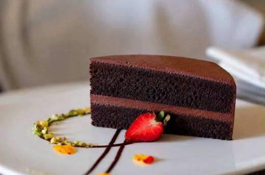 26%Off Satisfy Your Sweet Cravings with Holiday Inn & Suites Makati's Signature Cakes P1600 instead of P2150