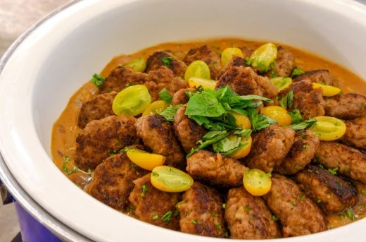 Up to 45%Off Flavors Buffet at Holiday Inn & Suites Makati: Indulge in a World of Buffet Exuberance