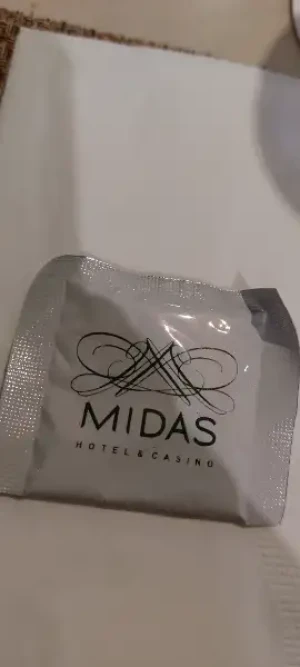 40% Off Midas Hotel Luxury Buffet: Mouthwatering Lunch or Dinner Buffet in Roxas Blvd. until March 31