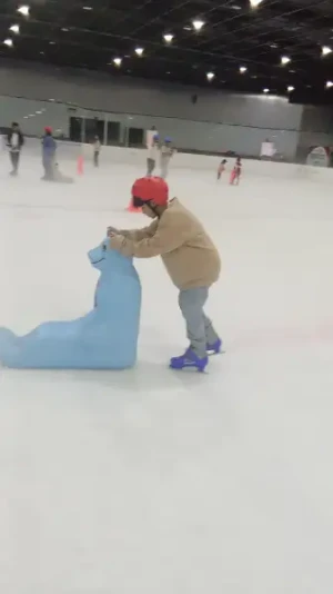 21% Off Ice Skating at SM MOA, Megamall, Cebu: Enjoy a 2-Hours Ice Skating Pass starting at P278 instead of P350