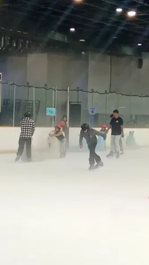 21% Off Ice Skating at SM MOA, Megamall, Cebu: Enjoy a 2-Hours Ice Skating Pass starting at P278 instead of P350