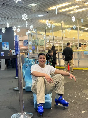 21% Off Ice Skating at SM MOA, Megamall, Cebu: Enjoy a 2-Hours Ice Skating Pass starting at P278 instead of P350