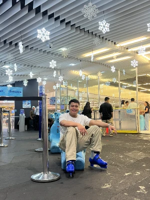 21% Off Ice Skating at SM MOA, Megamall, Cebu: Enjoy a 2-Hours Ice Skating Pass starting at P278 instead of P350