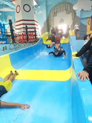 44%Off Wetpark Adventure Lagoon at Venice Grand Kanal Mall in McKinley Hill for 1 Child and 1 Adult