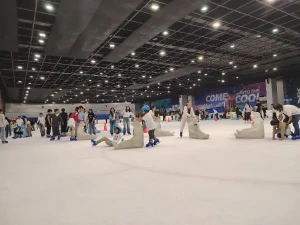 21% Off Ice Skating at SM MOA, Megamall, Cebu: Enjoy a 2-Hours Ice Skating Pass starting at P278 instead of P350