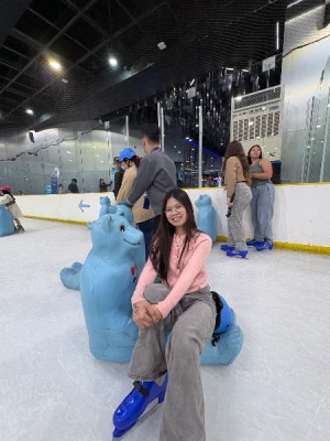 21% Off Ice Skating at SM MOA, Megamall, Cebu: Enjoy a 2-Hours Ice Skating Pass starting at P278 instead of P350