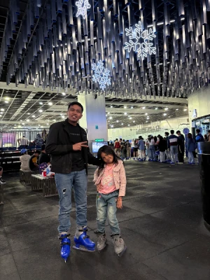 21% Off Ice Skating at SM MOA, Megamall, Cebu: Enjoy a 2-Hours Ice Skating Pass starting at P278 instead of P350