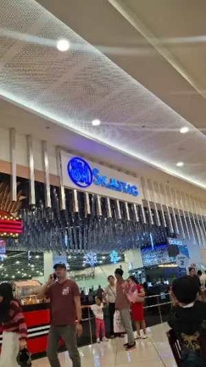 21% Off Ice Skating at SM MOA, Megamall, Cebu: Enjoy a 2-Hours Ice Skating Pass starting at P278 instead of P350