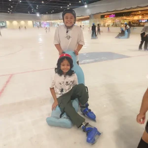 21% Off Ice Skating at SM MOA, Megamall, Cebu: Enjoy a 2-Hours Ice Skating Pass starting at P278 instead of P350