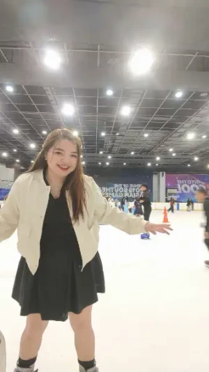 21% Off Ice Skating at SM MOA, Megamall, Cebu: Enjoy a 2-Hours Ice Skating Pass starting at P278 instead of P350