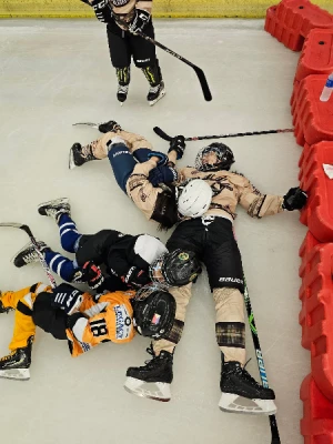 21% Off Ice Skating at SM MOA, Megamall, Cebu: Enjoy a 2-Hours Ice Skating Pass starting at P278 instead of P350