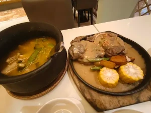 Okada Manila Tour and Dine Experience - Discover an enchanting Guided Walking Tour through Okada Manila & Feast on a Luxurious Meal