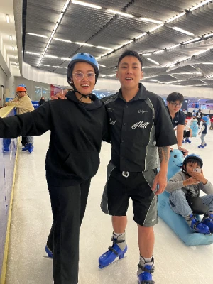 21% Off Ice Skating at SM MOA, Megamall: Enjoy a 2-Hours Ice Skating Pass including Shoes & Helmet