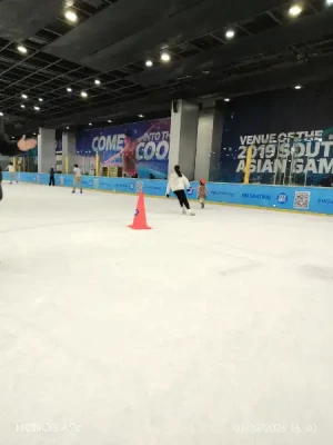 21% Off Ice Skating at SM MOA, Megamall: Enjoy a 2-Hours Ice Skating Pass including Shoes & Helmet