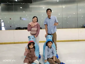 21% Off Ice Skating at SM MOA, Megamall: Enjoy a 2-Hours Ice Skating Pass including Shoes & Helmet