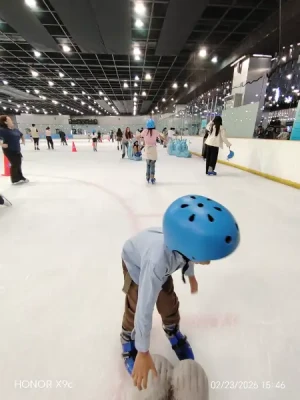 21% Off Ice Skating at SM MOA, Megamall: Enjoy a 2-Hours Ice Skating Pass including Shoes & Helmet