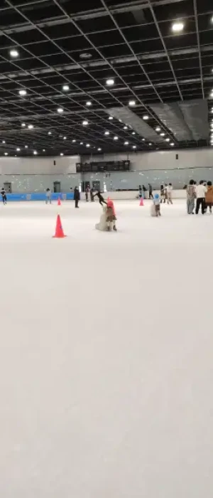 21% Off Ice Skating at SM MOA, Megamall: Enjoy a 2-Hours Ice Skating Pass including Shoes & Helmet