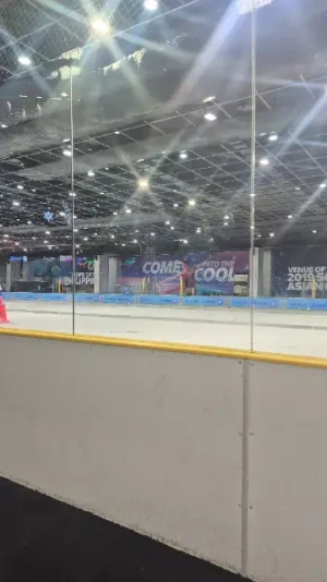 21% Off Ice Skating at SM MOA, Megamall: Enjoy a 2-Hours Ice Skating Pass including Shoes & Helmet
