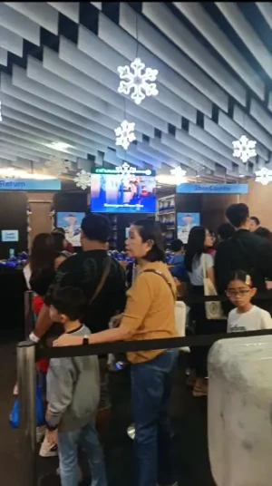 21% Off Ice Skating at SM MOA, Megamall: Enjoy a 2-Hours Ice Skating Pass including Shoes & Helmet