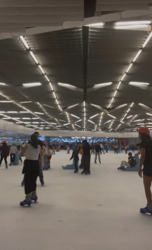 21% Off Ice Skating at SM MOA, Megamall: Enjoy a 2-Hours Ice Skating Pass including Shoes & Helmet