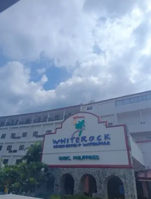 42%Off Beach & Waterpark Day Pass Access at Whiterock Beach Hotel & Resort in Subic starting at P699 instead of P1200