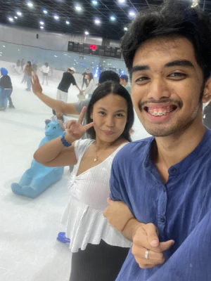 21% Off Ice Skating at SM MOA, Megamall: Enjoy a 2-Hours Ice Skating Pass including Shoes & Helmet