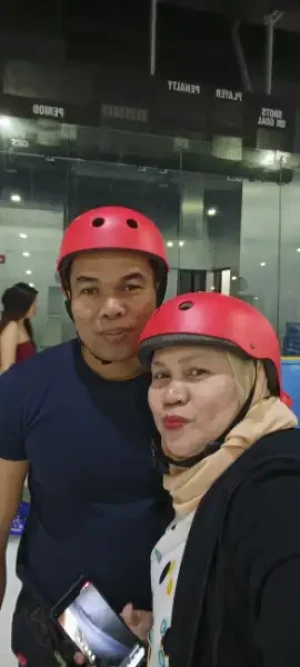 21% Off Ice Skating at SM MOA, Megamall: Enjoy a 2-Hours Ice Skating Pass including Shoes & Helmet