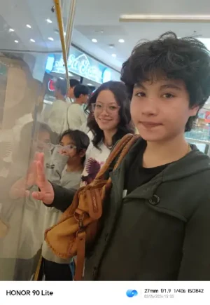 21% Off Ice Skating at SM MOA, Megamall: Enjoy a 2-Hours Ice Skating Pass including Shoes & Helmet