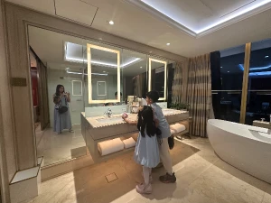 Okada Manila Tour and Dine Experience - Discover an enchanting Guided Walking Tour through Okada Manila & Feast on a Luxurious Meal