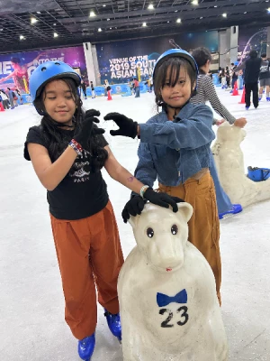 21% Off Ice Skating at SM MOA, Megamall: Enjoy a 2-Hours Ice Skating Pass including Shoes & Helmet